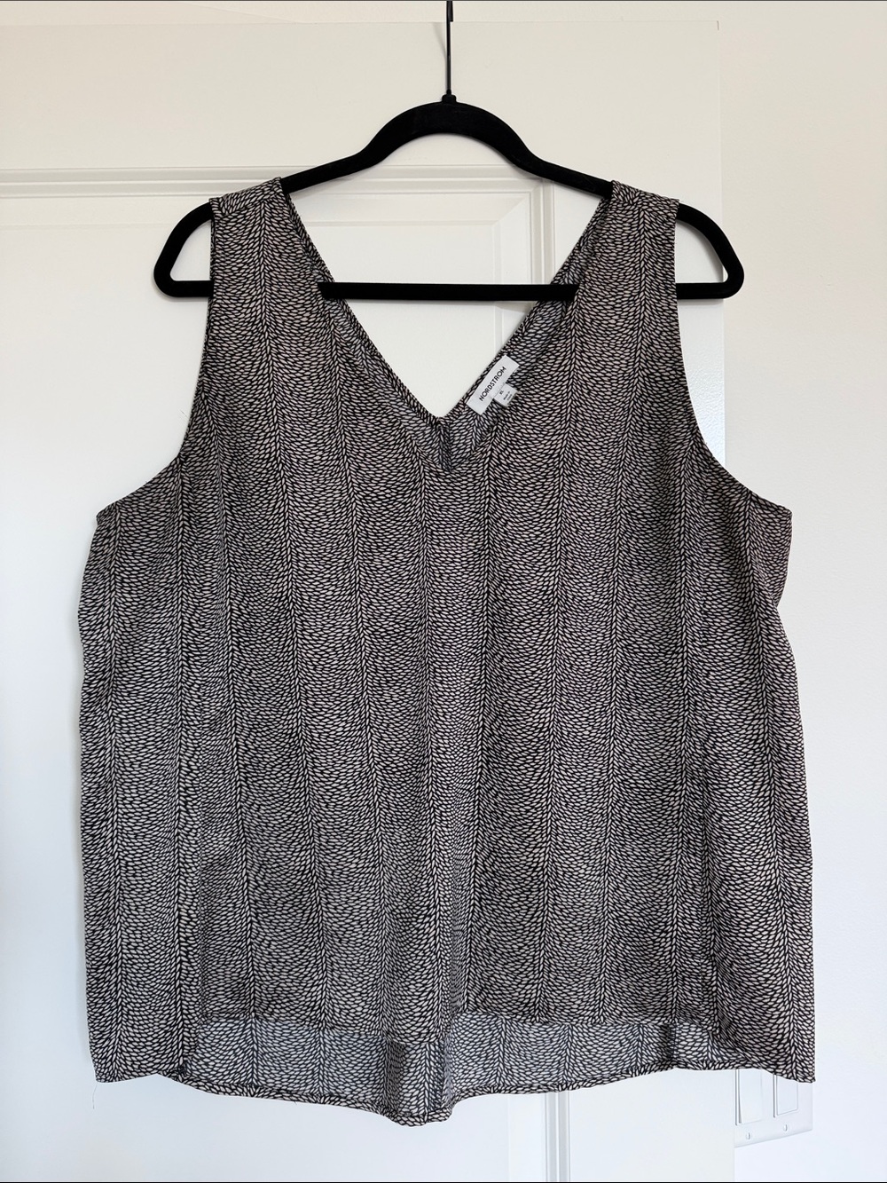 Nordstrom Black & White V-Neck Printed Camisole